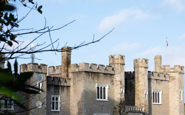 Watermouth Castle, Rhododendron Apartment