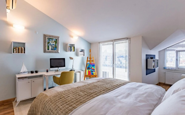 House With Balcony and City View in Besiktas