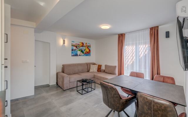 Apt With Terrace and sea View, in Heart of Split