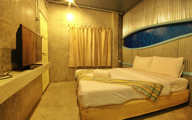 Seabox Khaolak Hostel – Guest Rooms – Takua Pa