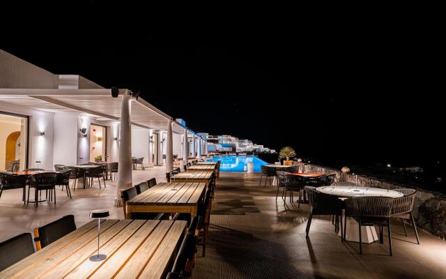 Cresanto Luxury Suites - Adults Only