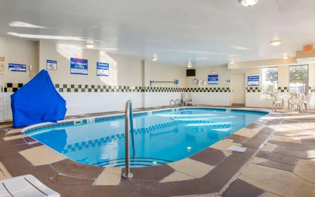 La Quinta Inn & Suites by Wyndham South Holland