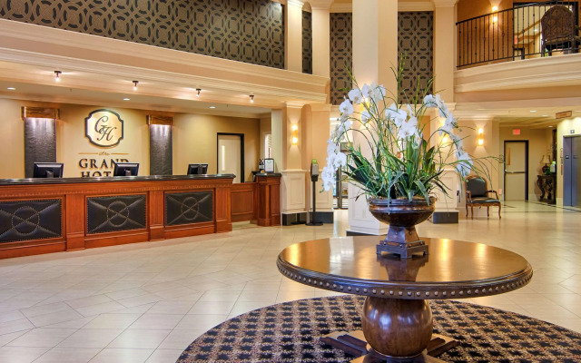 Grand Hotel at Bridgeport