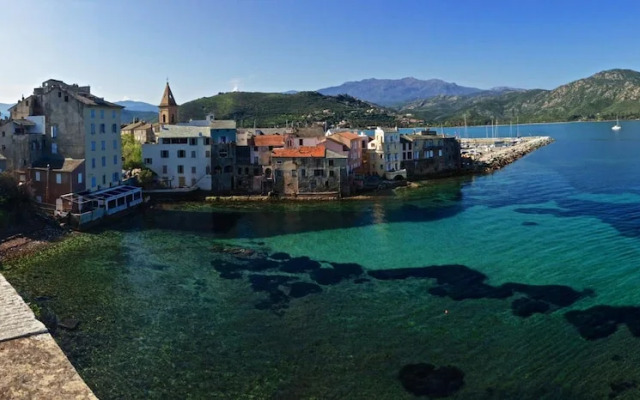 T3 Piscine Avec Jardin Proche St-florent