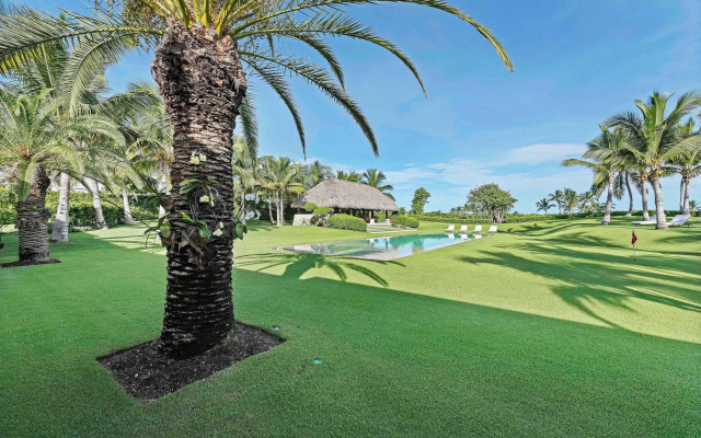 Magnificent 5BR Modern Tropical Villa With Pool