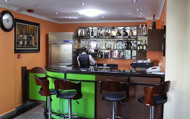 Hill View Hotel & Apartments