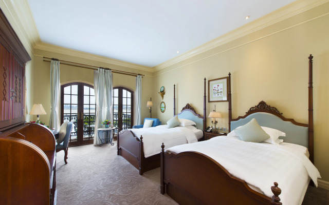 Rocks Hotel