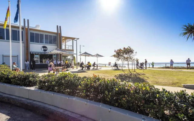 Beachfront Burleigh Getaway