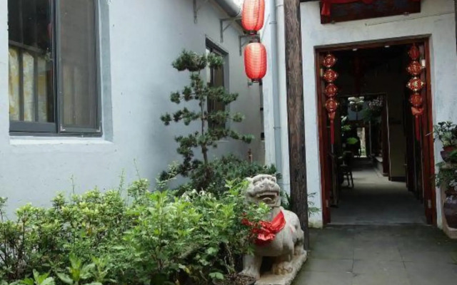 Zhouzhuang Hanshe Ziteng Bieyuan