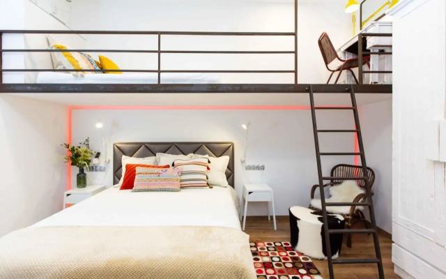 Premium Rooms by Hi5 - Style at the Comedy Theater