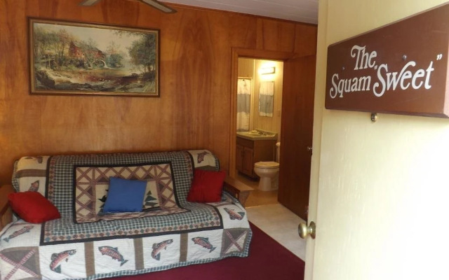 Boulders Lakefront Motel
