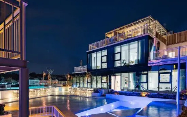 Left Home Seasky House