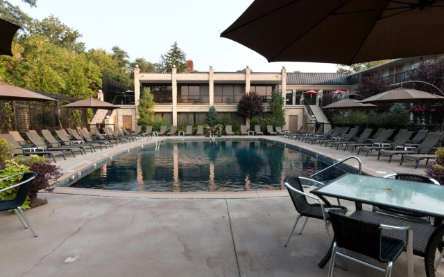 New Hope Inn & Suites