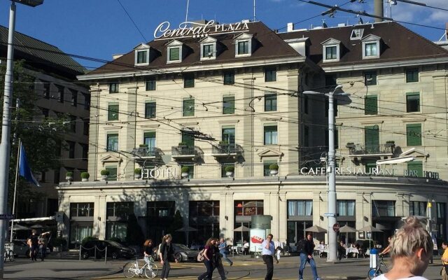 Central Plaza Hotel