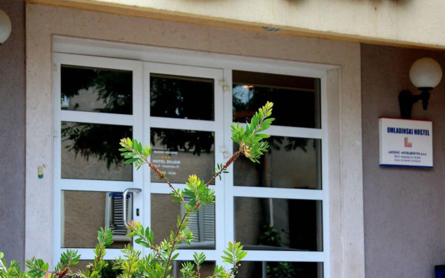 Omladinski Hostel