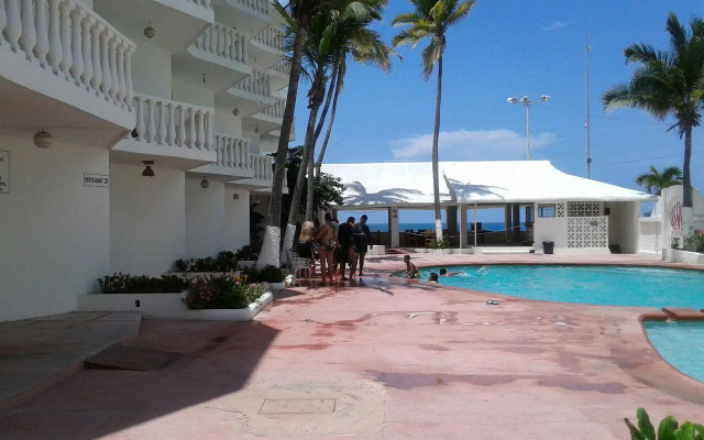 Maralisa Hotel and Beach Club