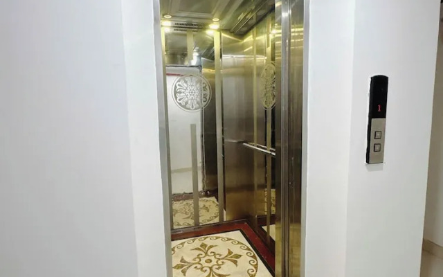 Louis Otis Apartment 03