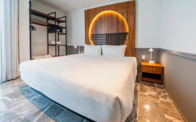 2 Suites, Terrace + Pool - Steps to Indigo Beach!