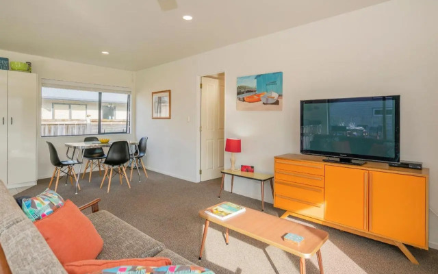 Sunlight Bach - Whitianga Holiday Home
