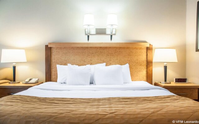 Clarion Hotel Buffalo Airport