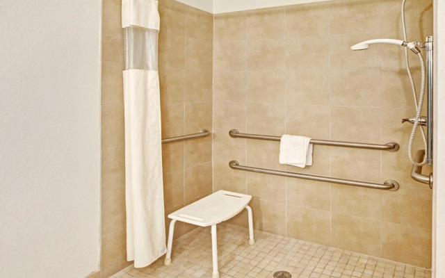 Scottish Inn and Suites La Porte