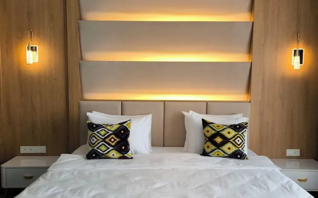 Отель Saroy Gardens