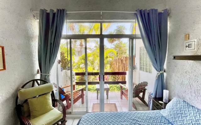 Bttm floor beachfront condo in Half Moon Bay Akumal