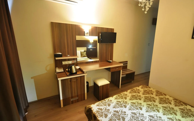 Manuela Hotel