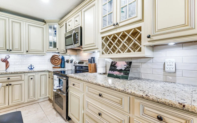 Paddleboards, Life Vests: Lake Conroe Getaway!