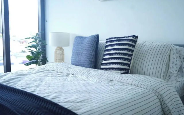 Spacious City Escape With Pool, Gym & Free Parking – Guest Rooms – Brisbane