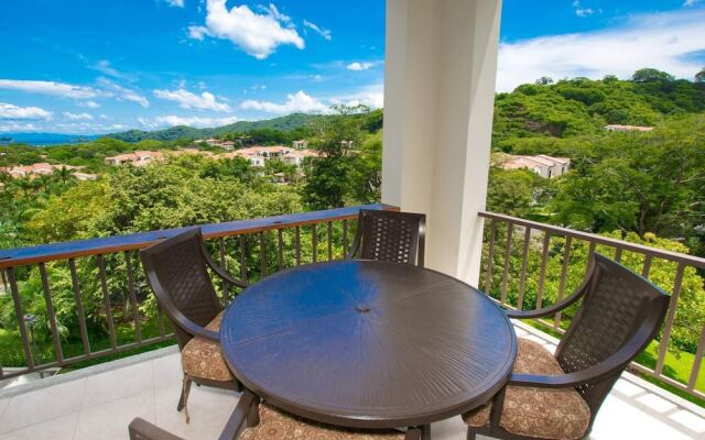 Classy artsy ocean-view unit near pool at Pacifico in Coco sleeps 6