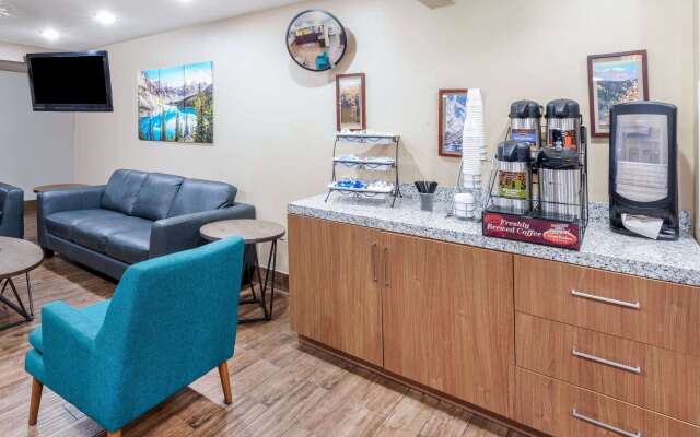 Days Inn & Suites by Wyndham Greeley