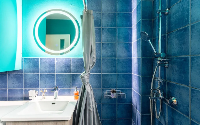 Downtown Central Suite With Private Parking