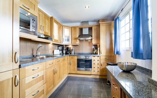 AP149 -Townhouse with pool and roof terrace