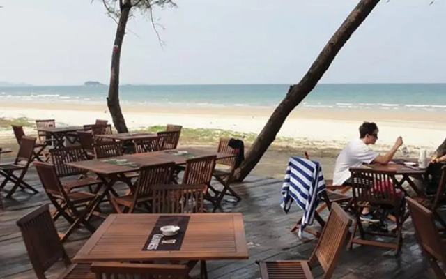 Samsuria Beach Resort & Residence