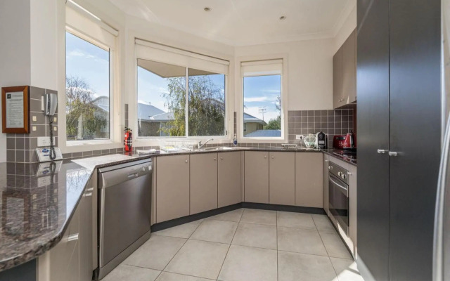 SANDPIPER 5 CLOSE TO TOWN Inlet Side