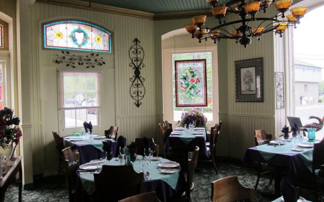 Baldachin Inn