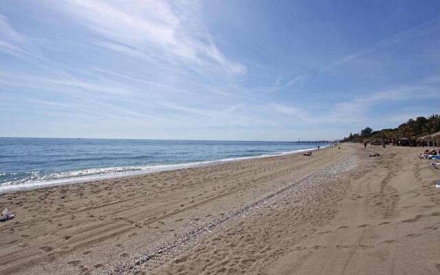 1105 beachfront apartment golden mile marbella