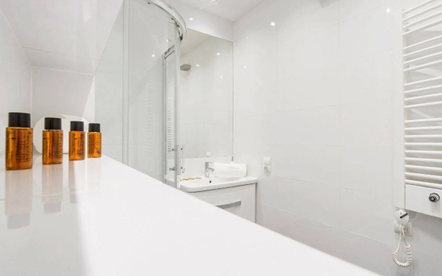 Wawel Luxury Apartments by Amstra