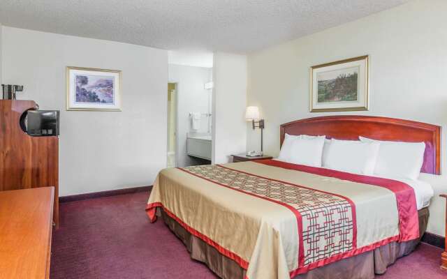 Super 8 by Wyndham Bakersfield/Central