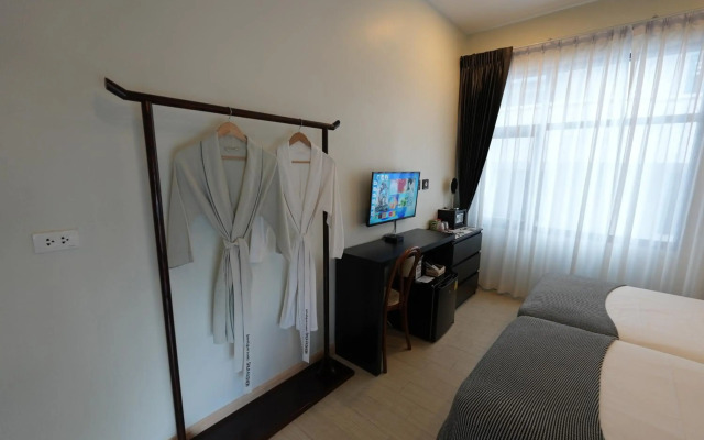 YOLO Bangkok Boutique Hotel
