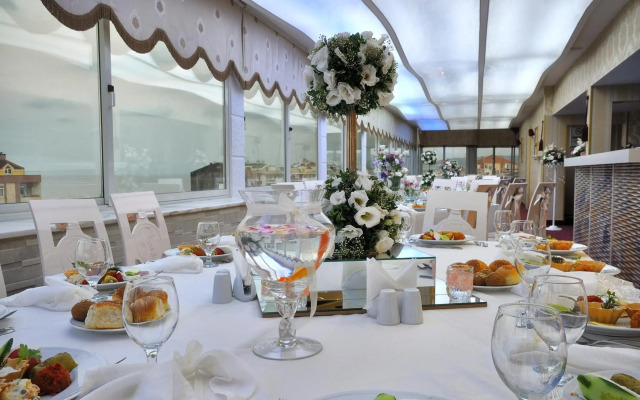 Grand Atakum Hotel