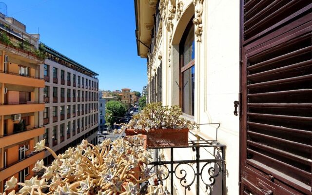 Prestigious Apartment Via Veneto