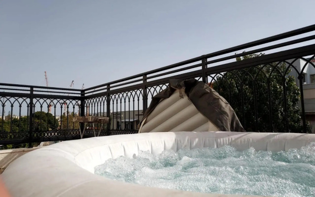 Luxurious Penthouse in Tel Aviv with Pool