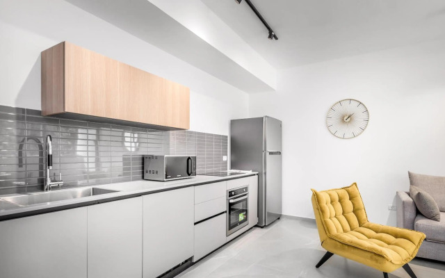 Stunning 1 BDR with balcony on Sheinkin st