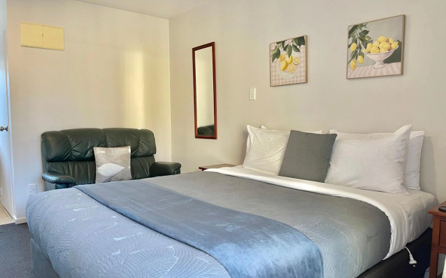 Amalfi Motor Lodge – Guest Rooms – Christchurch