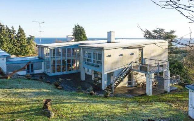 Three-Bedroom Holiday home in Allinge 3