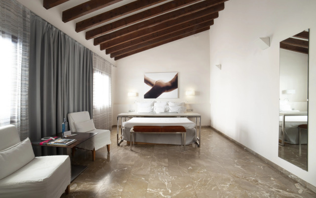 Petit Palace Hotel Tres