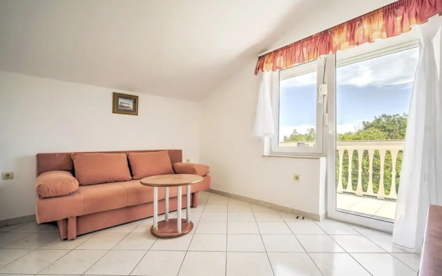Elegant Apartment in Banjole near Fratarski Otok Island