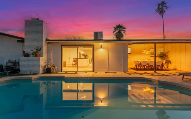 The Melrose ASU Pool Workspace Firepit